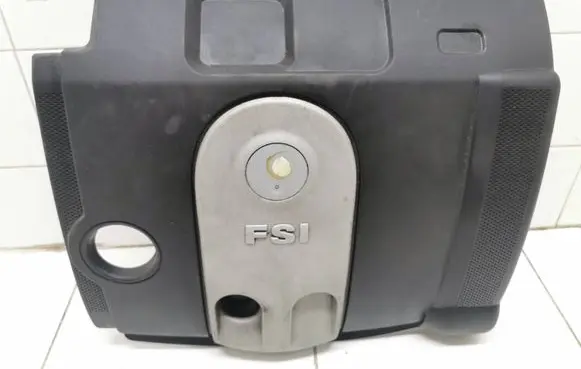 Volkswagen PASSAT B6 Engine cover (trim) 03C129607N