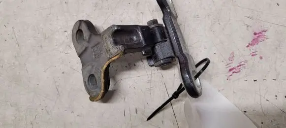 Volvo S40 Front door lower hinge