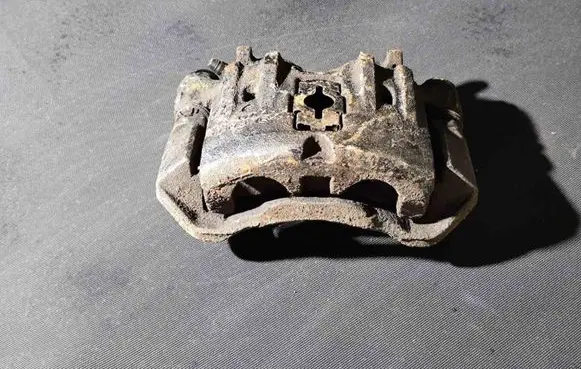 Iveco Daily 35 - 40.10 Front brake caliper 594205