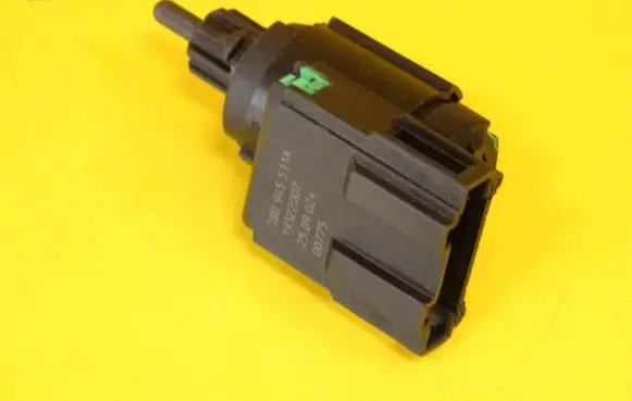 Audi A4 S4 B6 8E 8H Brake pedal sensor switch 3B0945511A