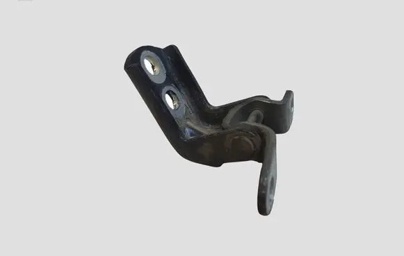 Nissan Qashqai Rear door lower hinge