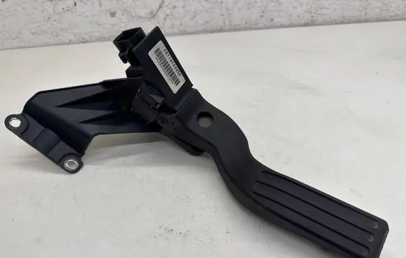 Ford Mondeo Mk III Accelerator throttle pedal 2S719F836DA
