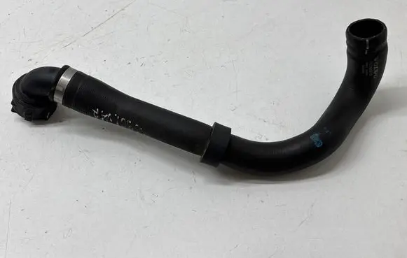 Volvo XC90 Engine coolant pipe/hose 32252070