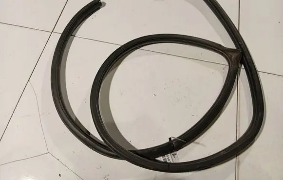 Mazda 6 Rubber seal front coupe door 