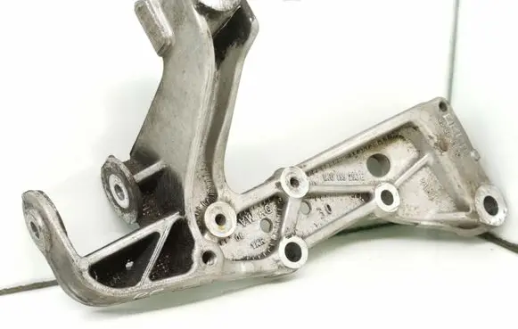 Volkswagen Golf V Front lower control arm/wishbone 1K0199296E