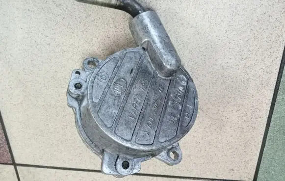 Mercedes-Benz CLK AMG A208 C208 Vacuum pump A61123065