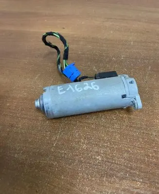 BMW X5 E70 Seat adjustment motor 0130002613 E1626