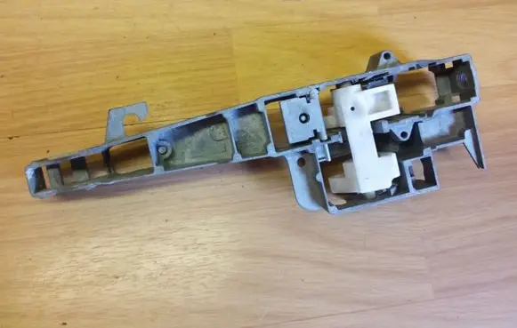 Rear door exterior handle/bracket