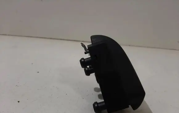 Steering wheel buttons/switches