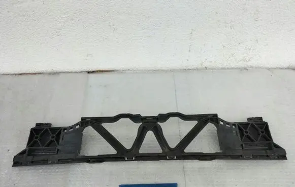 Mercedes-Benz E W212 Front bumper mounting bracket A2128852765