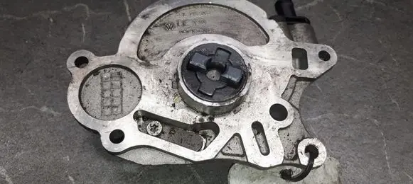 Volkswagen Polo VI Vacuum pump 03L145207
