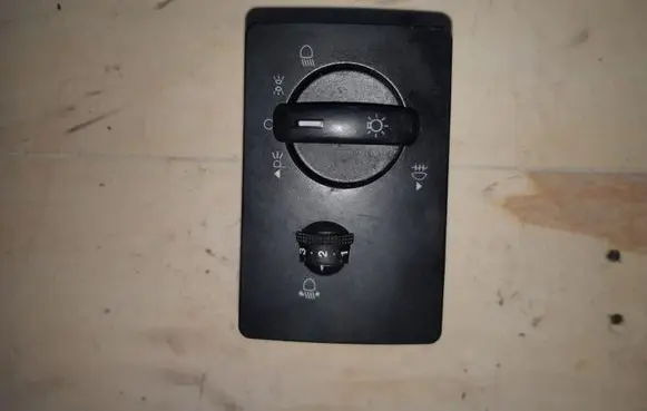 Ford Focus Light switch