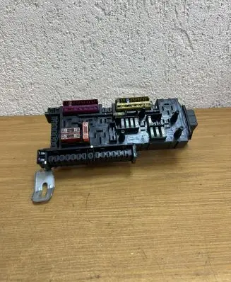Mercedes-Benz C W204 Fuse box set 016706581 F2989