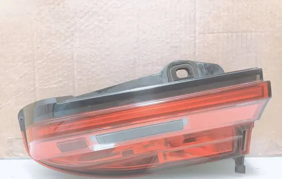 Tailgate rear/tail lights