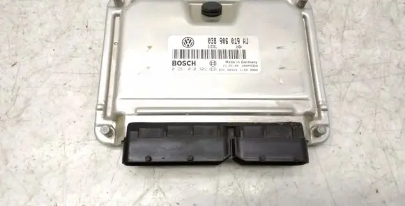 Volkswagen PASSAT B5 Engine control unit/module 038906019AJ 038906019 0281010303