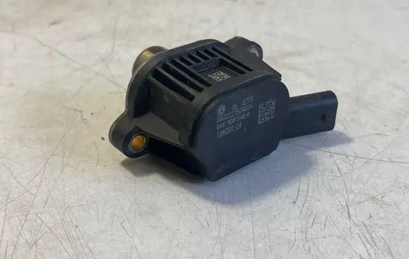 Audi Q3 F3 Camshaft vanos timing valve 04E906048A