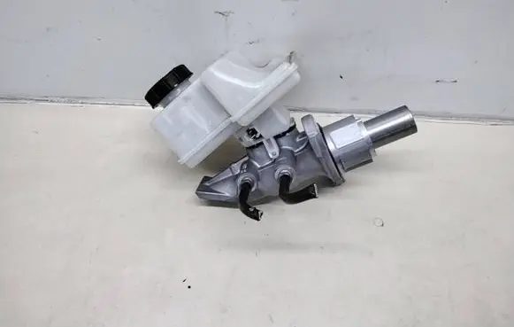 Mercedes-Benz GLE (W166 - C292) Master brake cylinder 32668086