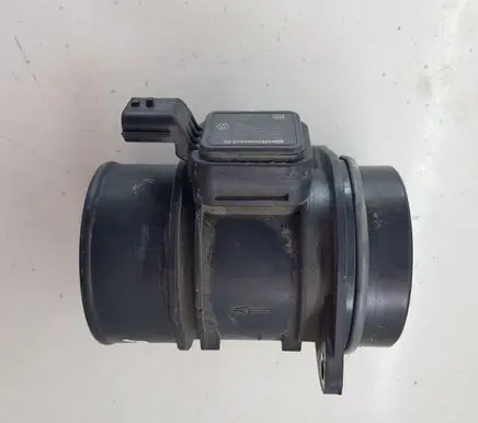 Nissan Juke I F15 Mass air flow meter 8200682558