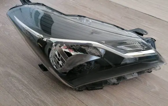 Toyota Yaris Headlight/headlamp 0D1950D196