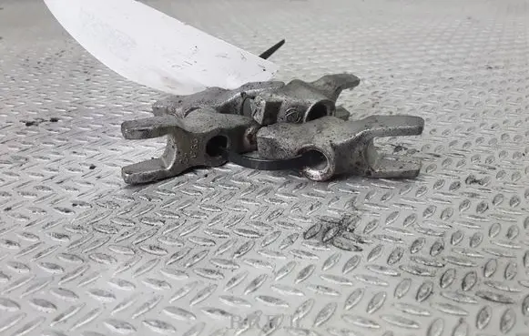 Opel Vectra C Fuel Injector clamp holder