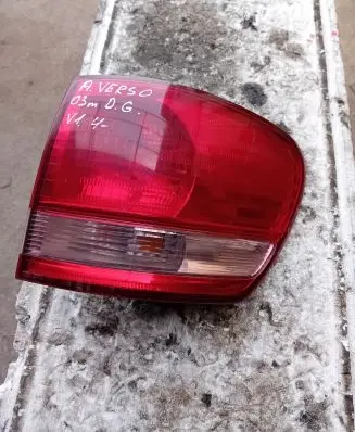 Toyota Avensis Verso Rear/tail lights