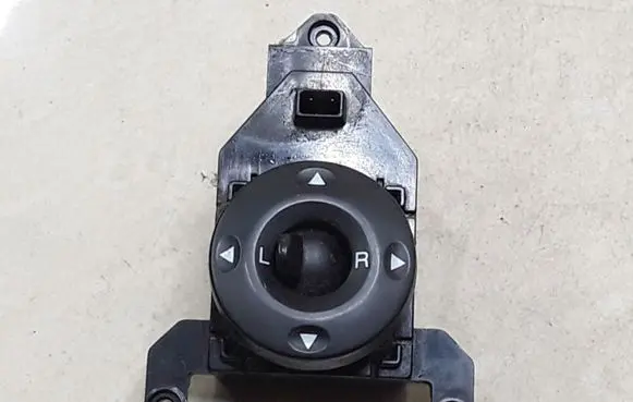 Hyundai Santa Fe Wing mirror switch 371480