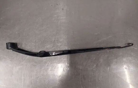 KIA Ceed Front wiper blade arm D226
