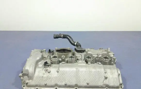 BMW M5 Rocker cam cover 8601707