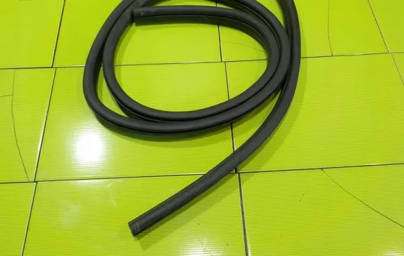 Ford Kuga I Front door rubber seal 8AB18