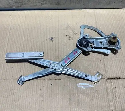 Mercedes-Benz E W124 Front door manual window regulator 