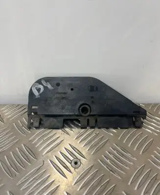 Audi A8 S8 D4 4H Front splash guards bracket 4H0853921C 93499
