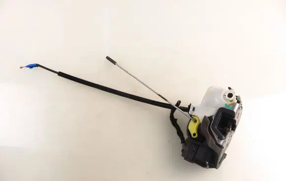 Chevrolet Cruze Front door lock 13503801GN