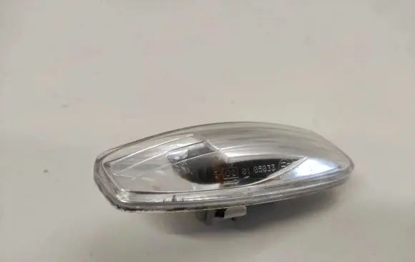 Peugeot 207 CC Front fender indicator light