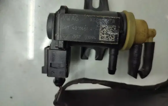 Volkswagen Golf VII Turbo solenoid valve 1K0906627B 1K0906627