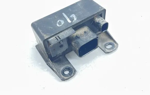 Mercedes-Benz E W211 Glow plug pre-heat relay 0005453516