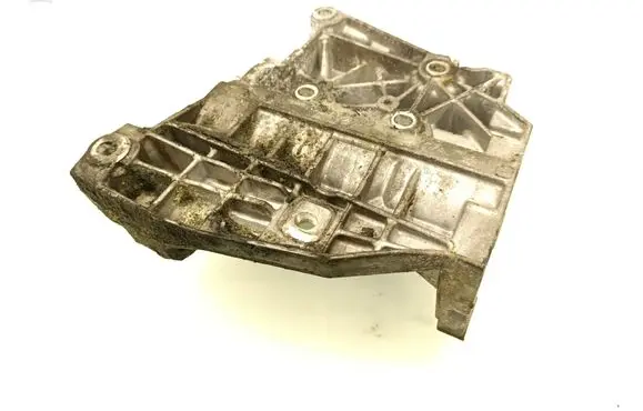 Engine mounting bracket