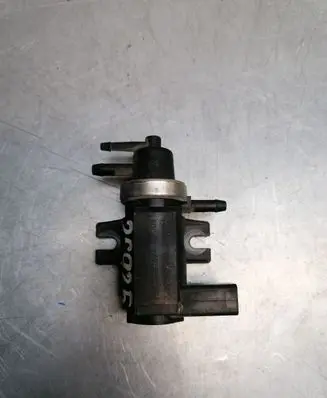 Volkswagen Touareg I Turbo solenoid valve 1J0906627 72290320