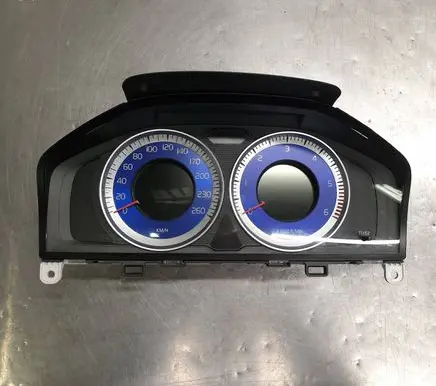 Speedometer (instrument cluster)