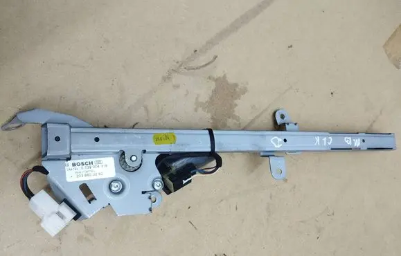 Mercedes-Benz CLK A209 C209 Seat belt adjustment motor 2038600282 0132004319