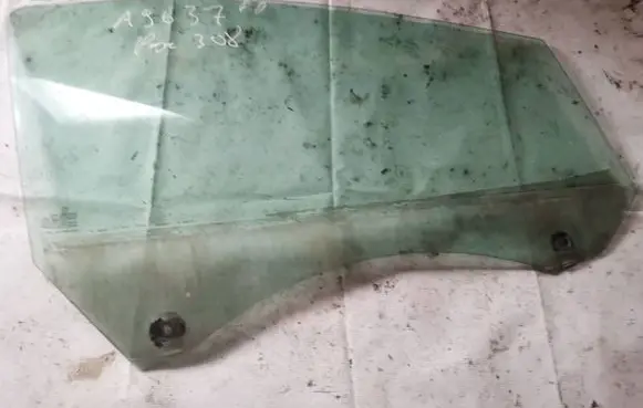 Peugeot 308 Front door window glass four-door as2