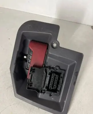 Engine bonnet (hood) release handle