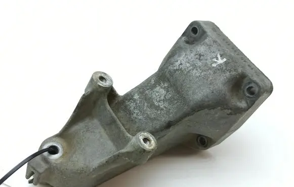 Mercedes-Benz C W203 Engine mounting bracket A6112230704