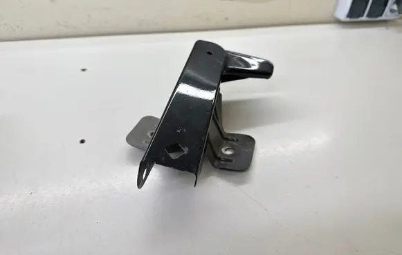 Renault Trafic II (X83) Fender mounting bracket 8200523290