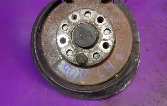 Audi A4 S4 B6 8E 8H Rear wheel hub spindle/knuckle