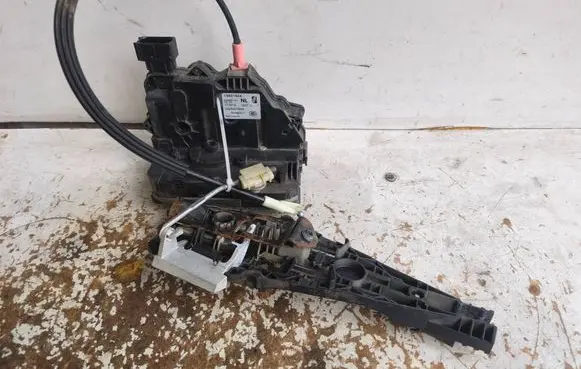 Opel Corsa E Rear door lock 13431844 C29355100 0325407955