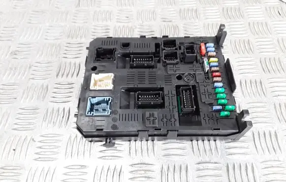 Citroen C4 Grand Picasso Fuse module 281197595