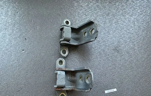 Nissan Patrol Y61 Front door hinge set 824202J000 824212J000
