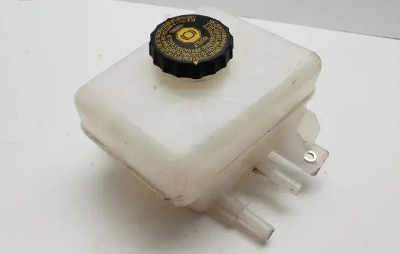 Lexus RX 450H Brake fluid reservoir 241040