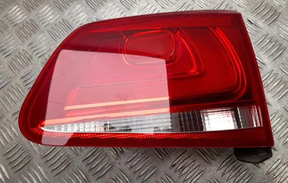 Volkswagen Touareg II Rear/tail lights 7P6945094A