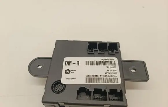 Chrysler Pacifica Sliding door control unit/module 68225096AF